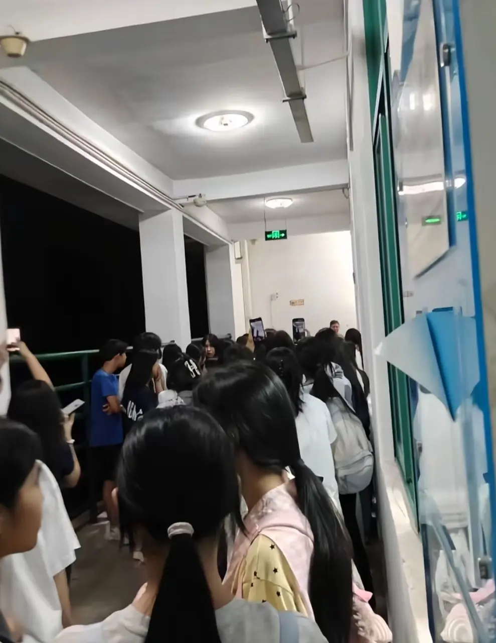 全网首发《梅州市职业技术学院女厕产双胞胎天崩开局》-1080P超清无码原片-无广告免费观看-双胞胎事件绝版影像全记录