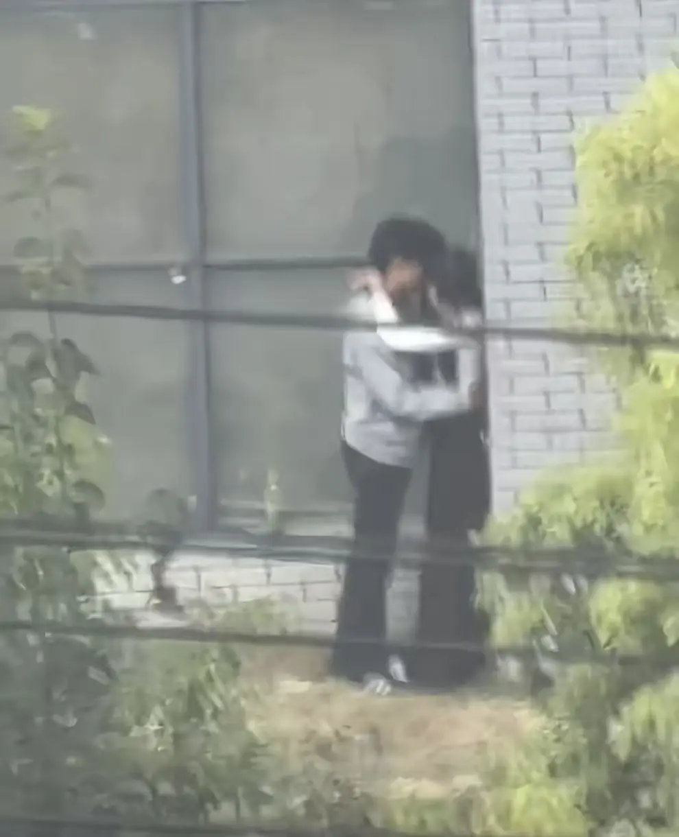 《蚌埠职教园情侣野外视频》资源下载-完整版无删减现场画面流出-蚌埠职教园情侣野外视频全集高清观看-免费在线播放