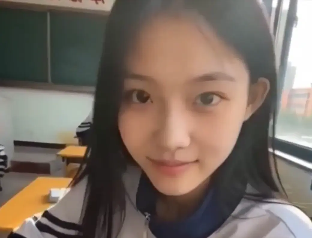 《我的十八岁女友》黄果AI短剧全集免费在线观看-1080P高清无删减版极速加载-我的十八岁女友高甜治愈结局太甜4K蓝光收藏